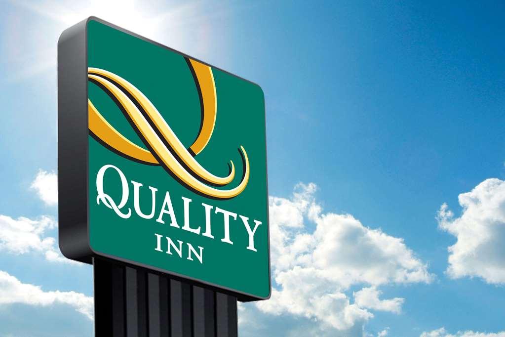 Quality Inn มิดเดิลเบิร์ก ไฮท์ส ภายนอก รูปภาพ